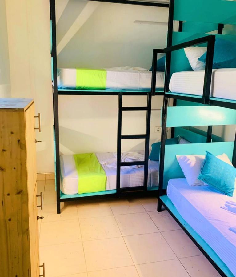 ديكويلاّ تين Vitamin Sea Hostel Inn المظهر الخارجي الصورة